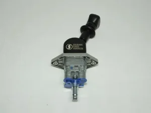 Клапан воздушный стояночного тормоза SHAANXI F3000 (3 отверстия)